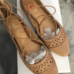 Report Women’s Flats Size 7